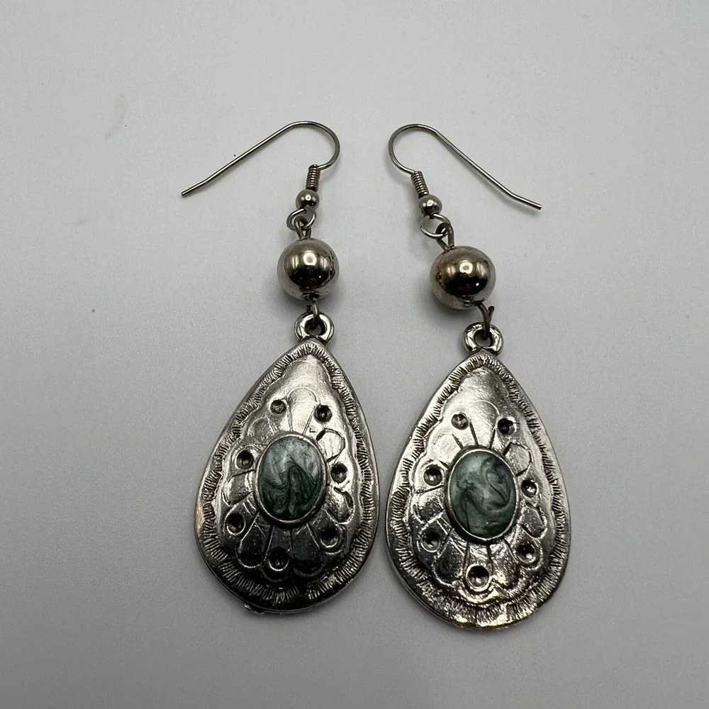 Vintage Pierced Earrings Silver‎ Tone Drop Dangle Green Swirl Enamel Center
